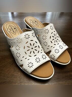 St Johns Bay Womens Leather Platform Wedge Slide Sandals White Size 7.5